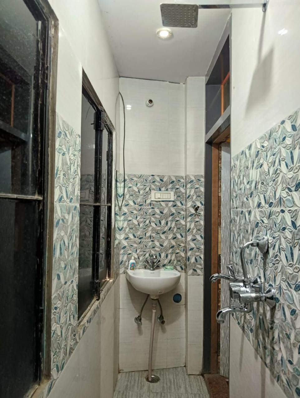Trinetra Inn Váránasí Exteriér fotografie